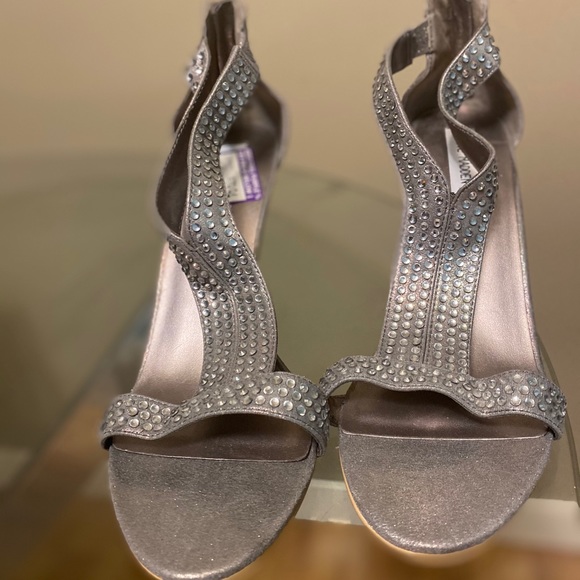 Shoes - Picture 4 of 4